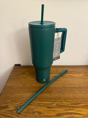 Elemental Commuter Series 40 oz Tumbler in a deep Forest Green.
